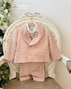 Bộ vest bé trai màu hồng 01