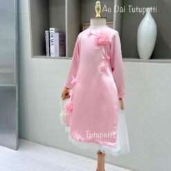 Áo Dài Màu Hồng Với Họa Tiết Hoa Sen Cực Xinh Xắn