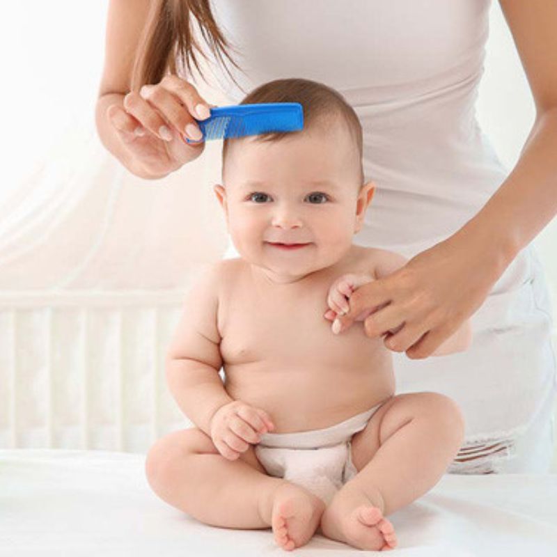 Có Nên Cắt Tóc Máu Cho Trẻ Sơ Sinh Hay Không? 8 cach cham soc toc cho tre so sinh