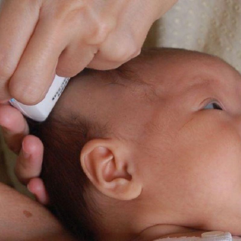 Có Nên Cắt Tóc Máu Cho Trẻ Sơ Sinh Hay Không? 6 co nen cat toc mau cho tre so sinh