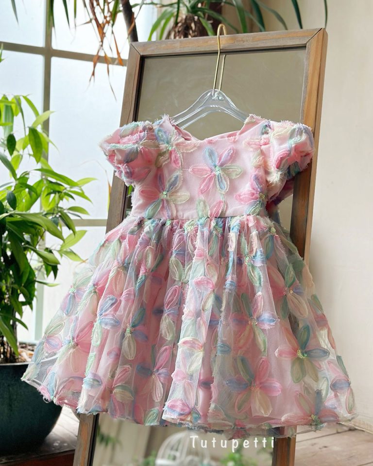 Dành cho khách sỉ 2 váy hoa dự tiệc dể thương