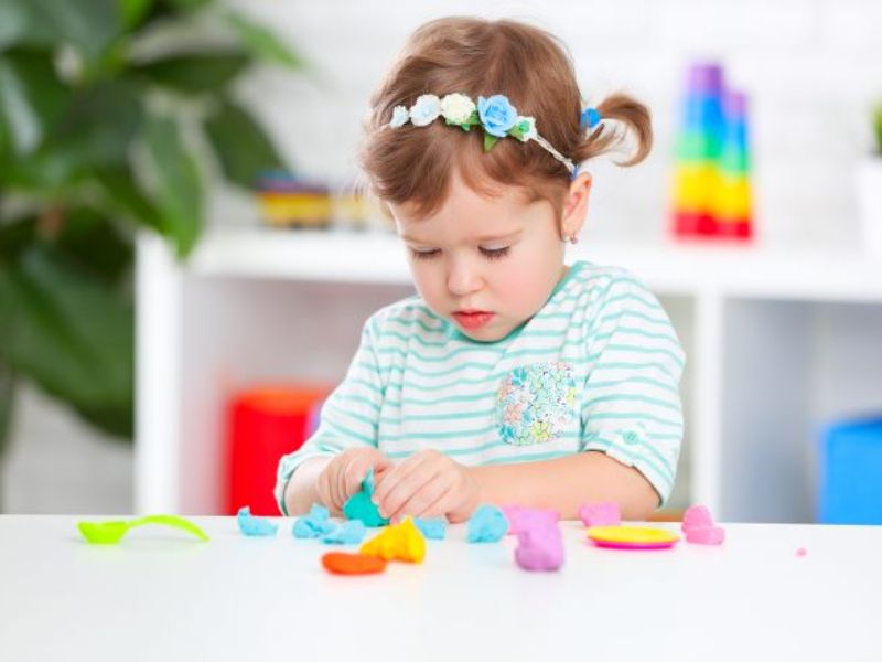 Lợi ích của việc chơi đất nặn