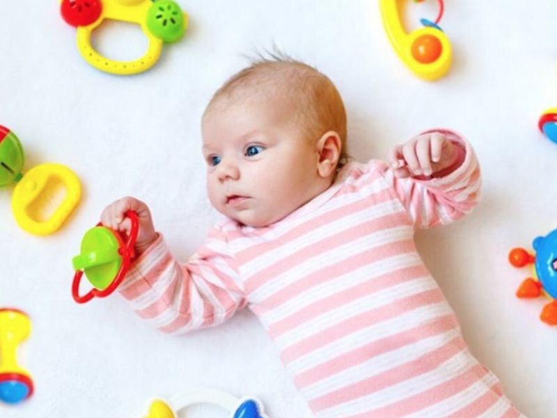 lưu ý khi chọn đồ chơi cho bé 6 tháng tuổi