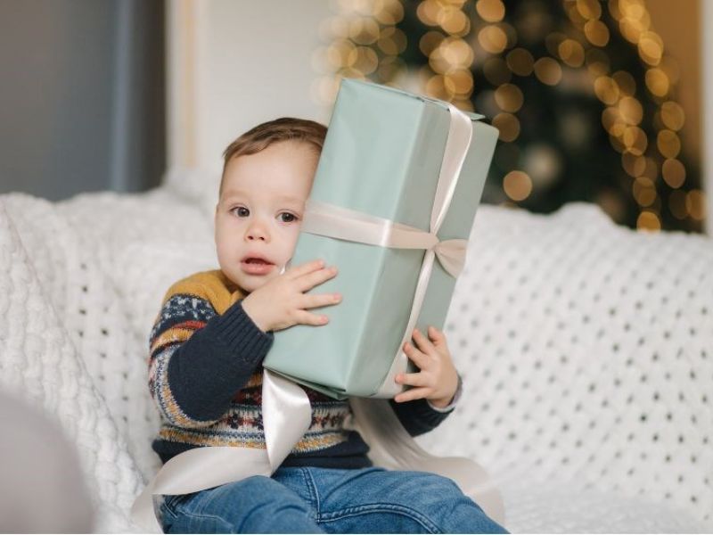 Gợi Ý Quà Thôi Nôi Tặng Bé Ý Nghĩa Nhân Dịp Sinh Nhật Đầu Tiên Trong Đời 12 luu y khi tang qua thoi noi cho be