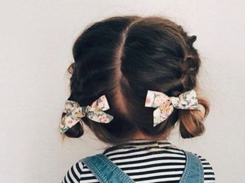 một số lưu ý khi buộc tóc cho bé