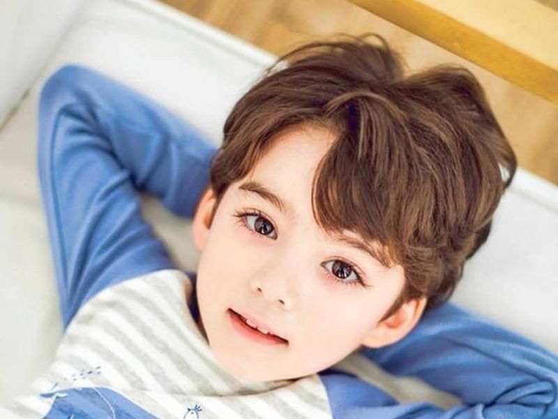Kiểu tóc rẽ ngôi cho bé trai