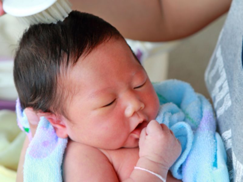 Bí quyết chăm sóc tóc cho bé gái