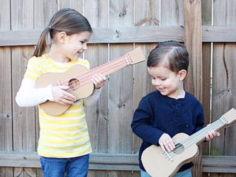 Cách Làm Đồ Chơi Âm Nhạc Cho Trẻ Mầm Non Phát Huy Năng Khiếu 12 Làm đàn guitar cho bé