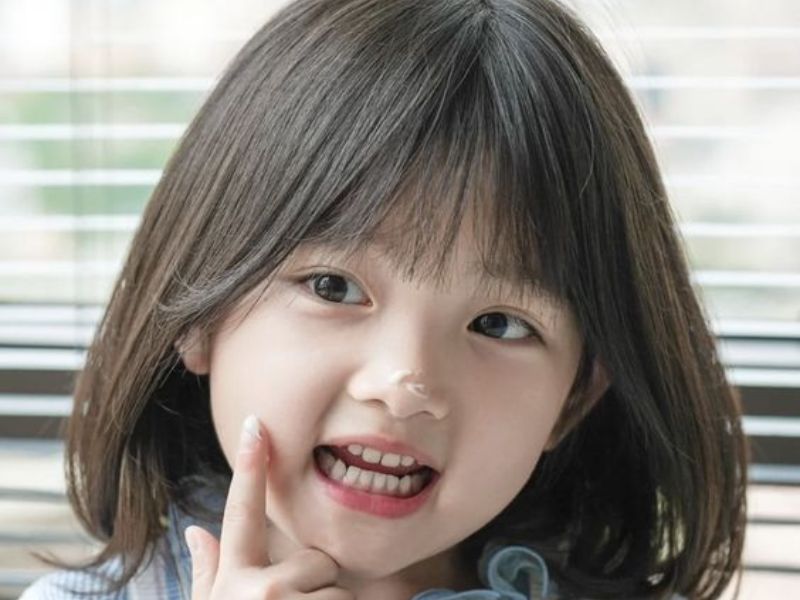 Khám Phá Kiểu Tóc Ngố Cho Bé Gái Đáng Yêu 11 kieu toc ngo mai thua 1