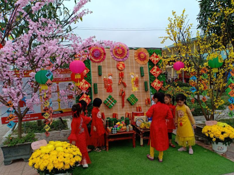 Ý Tưởng Trang Trí Tết Trường Mầm Non Mang Mùa Xuân Vào Lớp Học 6 ly do nen trang tri Tet cho truong mam non