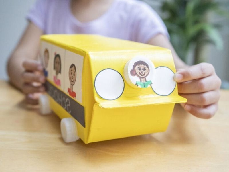 Làm xe buýt từ vỏ hộp sữa tươi