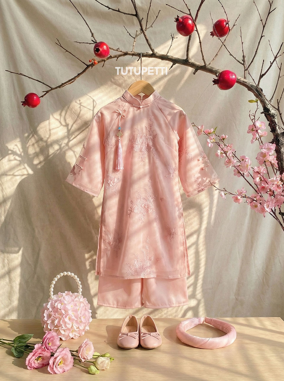 Áo dài Cách Tân Hoa Cúc Hồng Cách Tân 4 Tà Xinh Xắn Cho Bé 4 Áo dài Cách Tân Hoa Cúc Hồng Cách Tân 4 Tà Xinh Xắn Cho Bé - Ảnh 4
