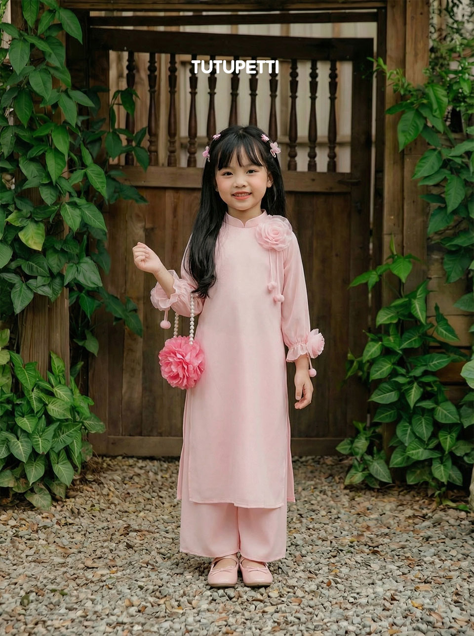 Áo Dài Điệu Đà Đính Hoa Hồng Cho Bé Gái 2 Áo Dài Điệu Đà Đính Hoa Hồng Cho Bé Gái - Ảnh 2