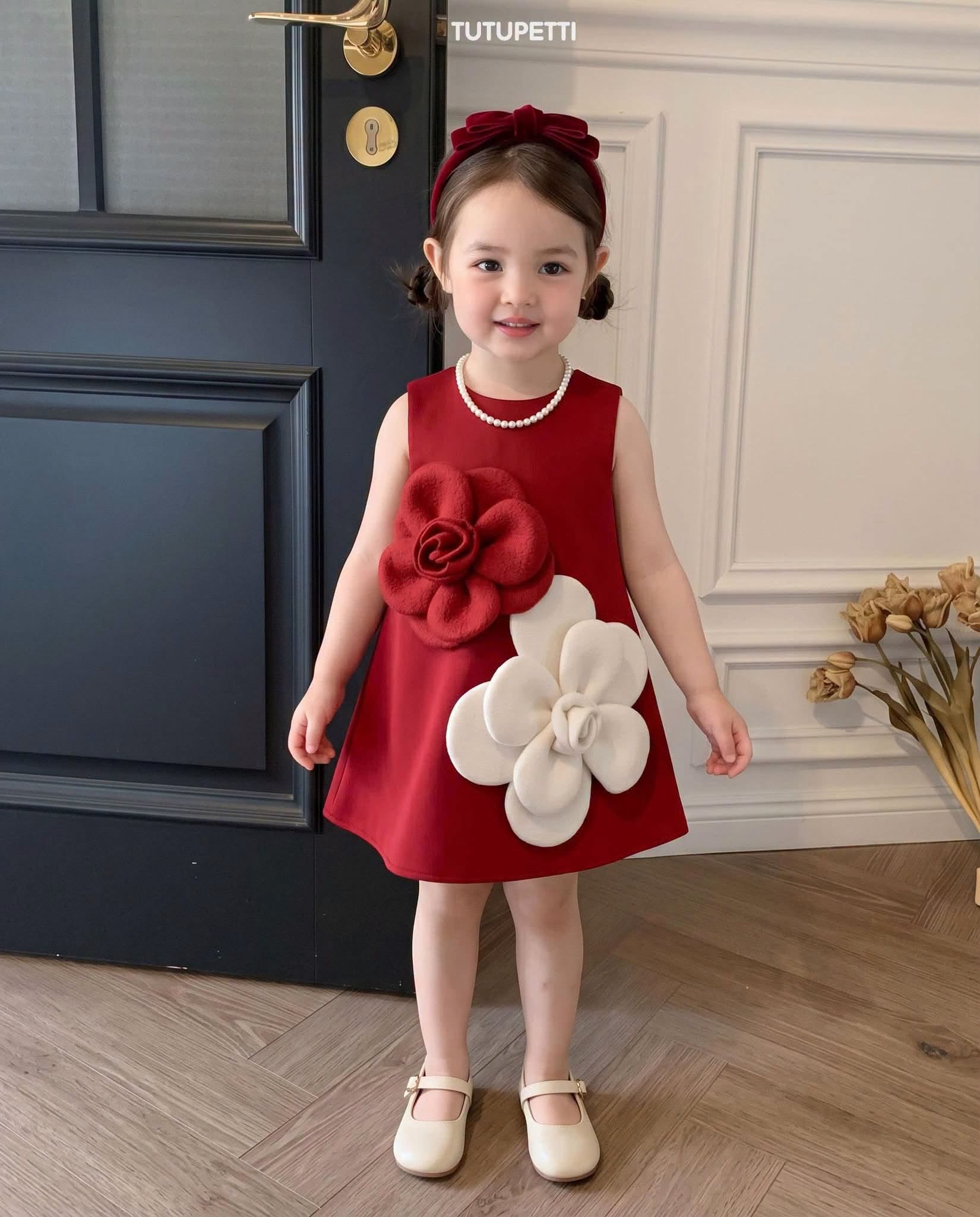 Đầm Công Chúa Bé Gái Nhung Đỏ Đô Đính Hoa 3D Cao Cấp 4 Đầm Công Chúa Bé Gái Nhung Đỏ Đô Đính Hoa 3D Cao Cấp - Ảnh 4