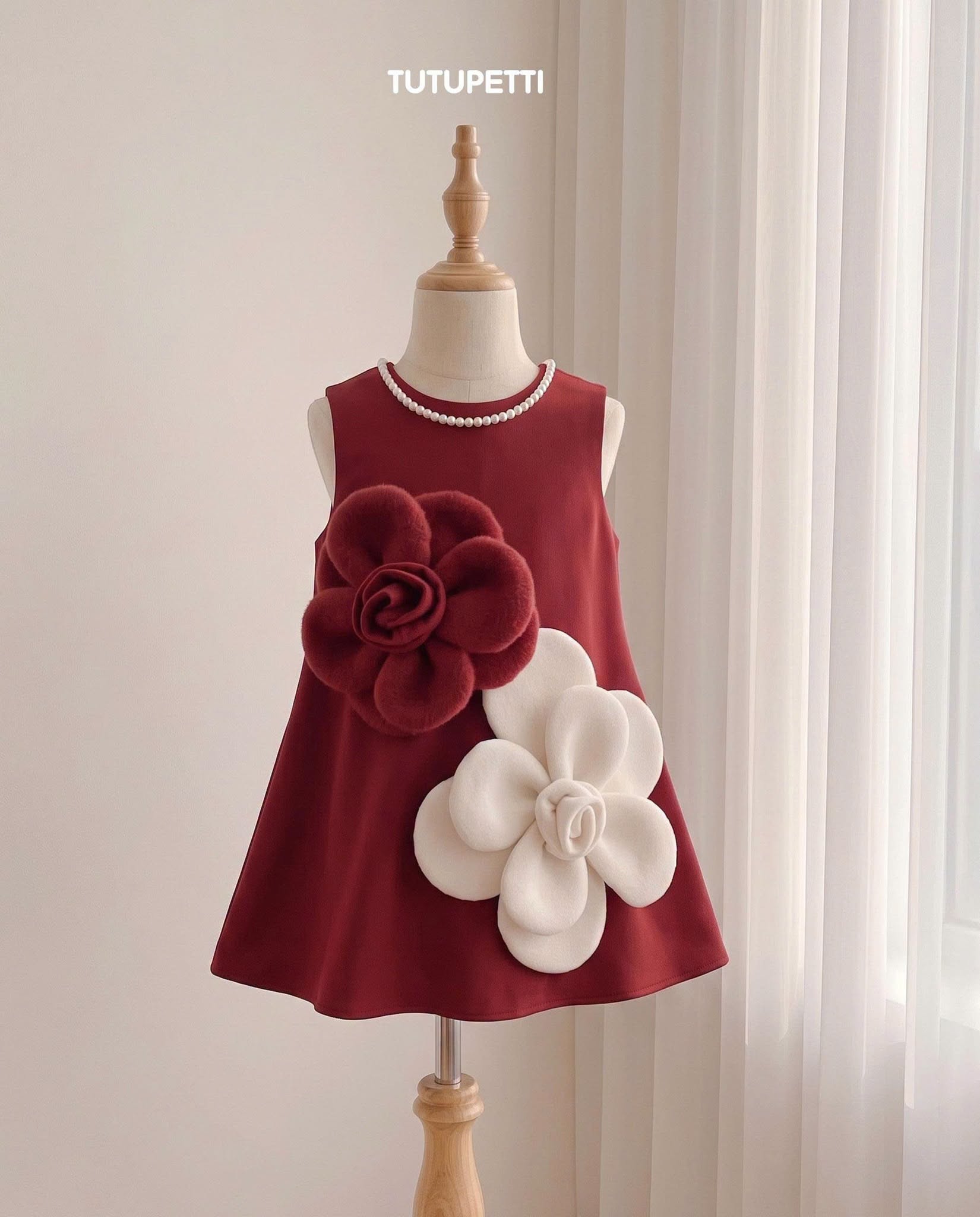 Đầm Công Chúa Bé Gái Nhung Đỏ Đô Đính Hoa 3D Cao Cấp 2 Đầm Công Chúa Bé Gái Nhung Đỏ Đô Đính Hoa 3D Cao Cấp - Ảnh 2